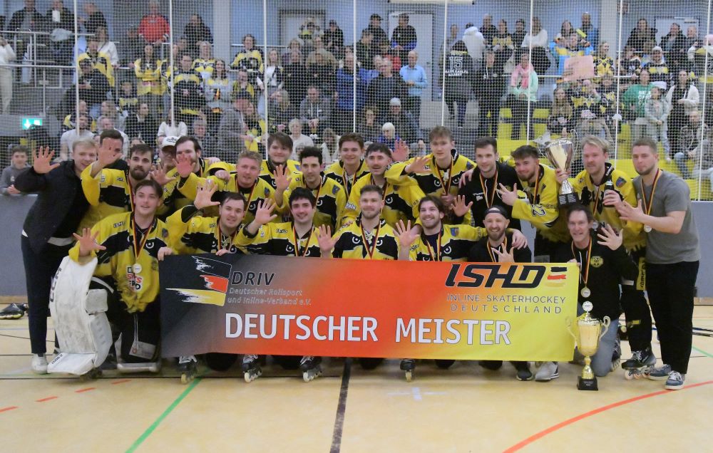 Crash Eagles werden Deutscher Meister 2024 und feiern damit den Titel-Hattrick! 8:7 (1:1/3:2/4:4) Erfolg gegen die Rhein-Main Patriots.